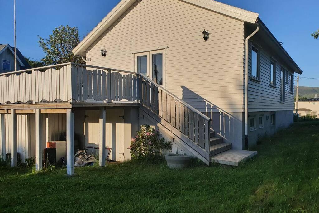 Hus Sentralt I Lofoten Appartement Leknes Buitenkant foto