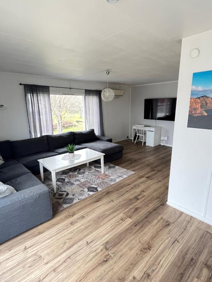 Hus Sentralt I Lofoten Appartement Leknes Buitenkant foto